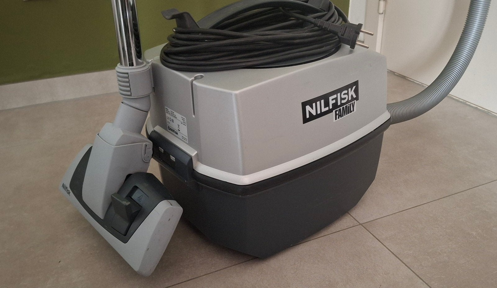 Stofzuiger Nilfisk, Elektronische apparatuur, Gebruikt, Sledestofzuiger, 1200 tot 1600 watt, Ophalen