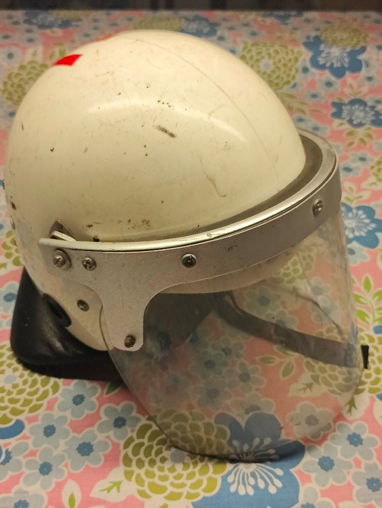 Vintage Nederlandse ME-helm - Rijkspolitie NL, Ophalen of Verzenden, Overige soorten