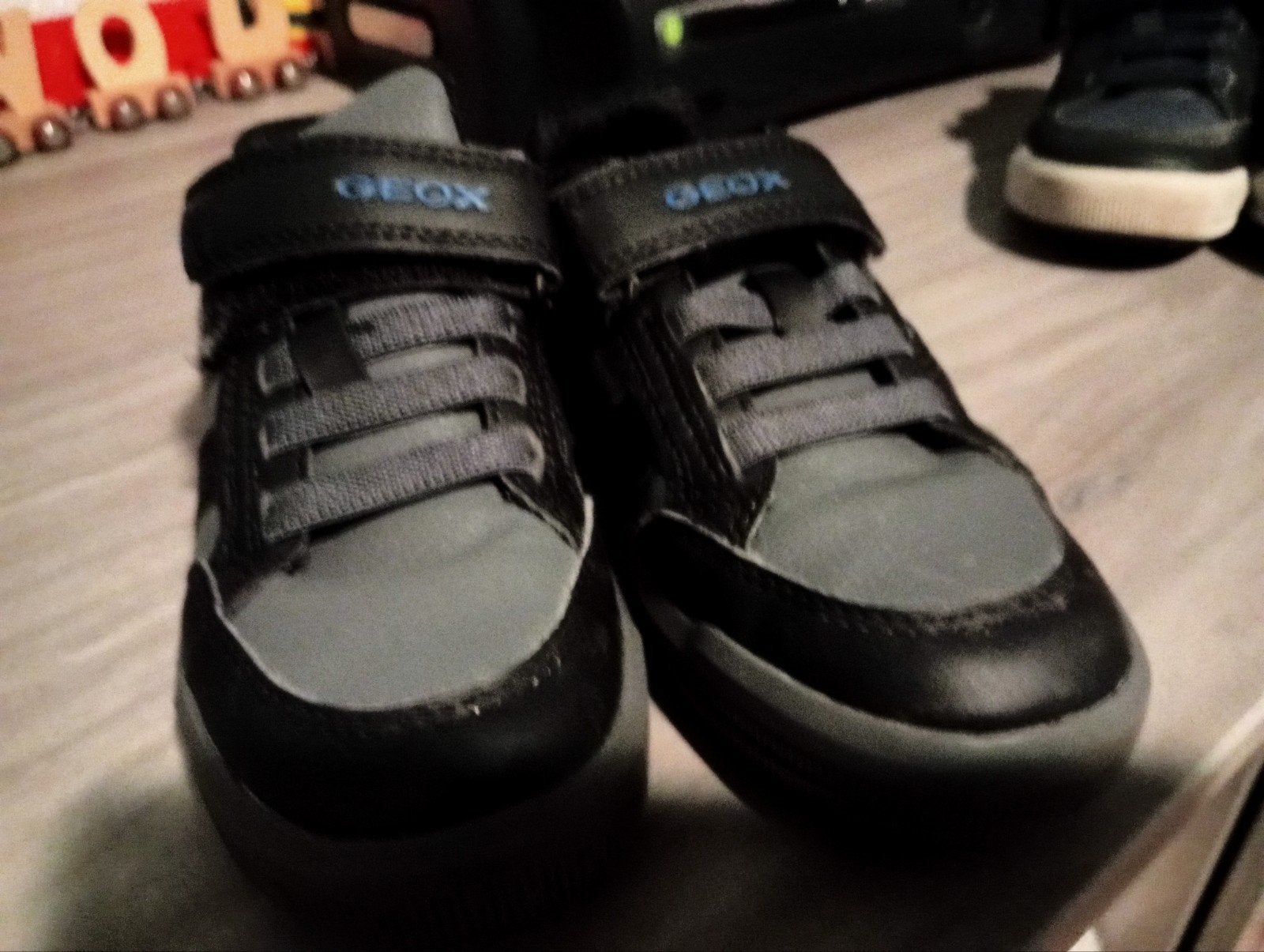 Schoenen voor jongens geox en adidas, Enfants & Bébés, Vêtements enfant | Chaussures & Chaussettes, Enlèvement, Chaussures