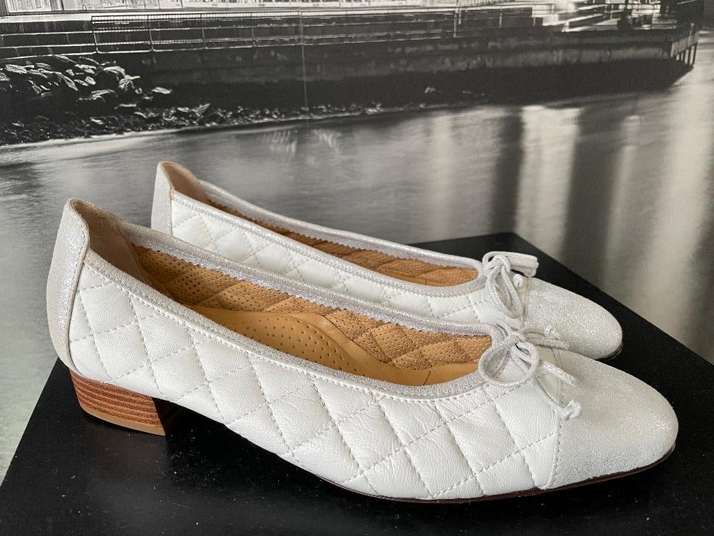NIEUW witte schoenen - merk Sandra - 41 - 1 gratis paar, Schoenen met lage hakken, Verzenden, Wit, Nieuw