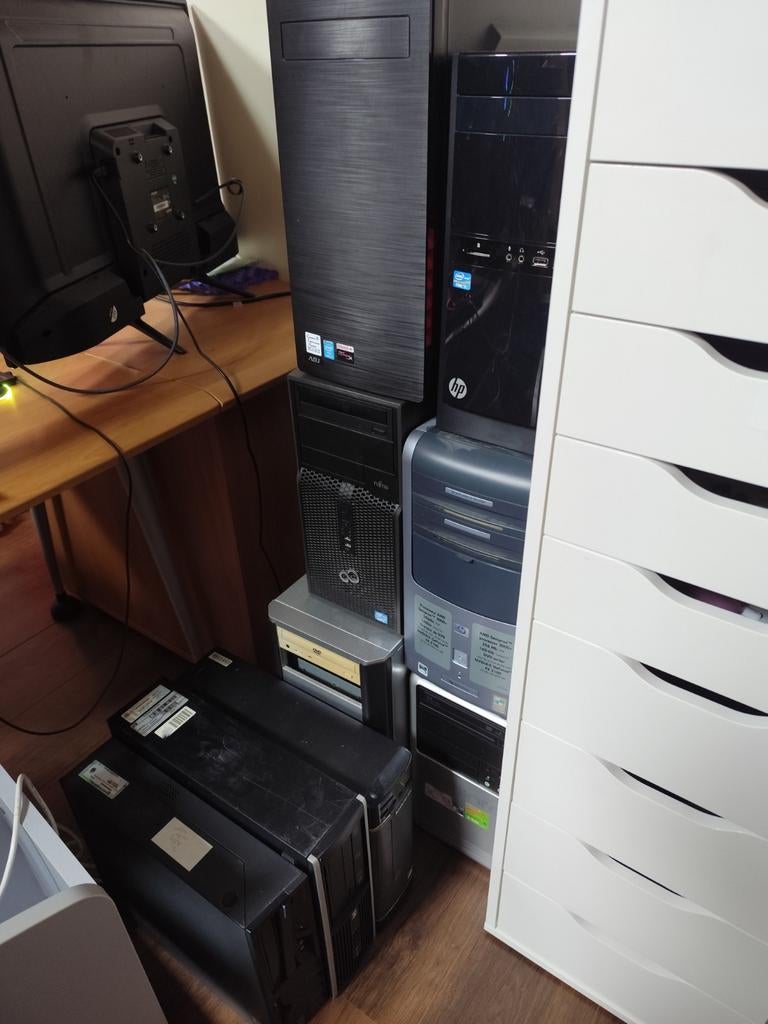 Nombreux PCS fixe/ bureau, Informatique & Logiciels, Enlèvement
