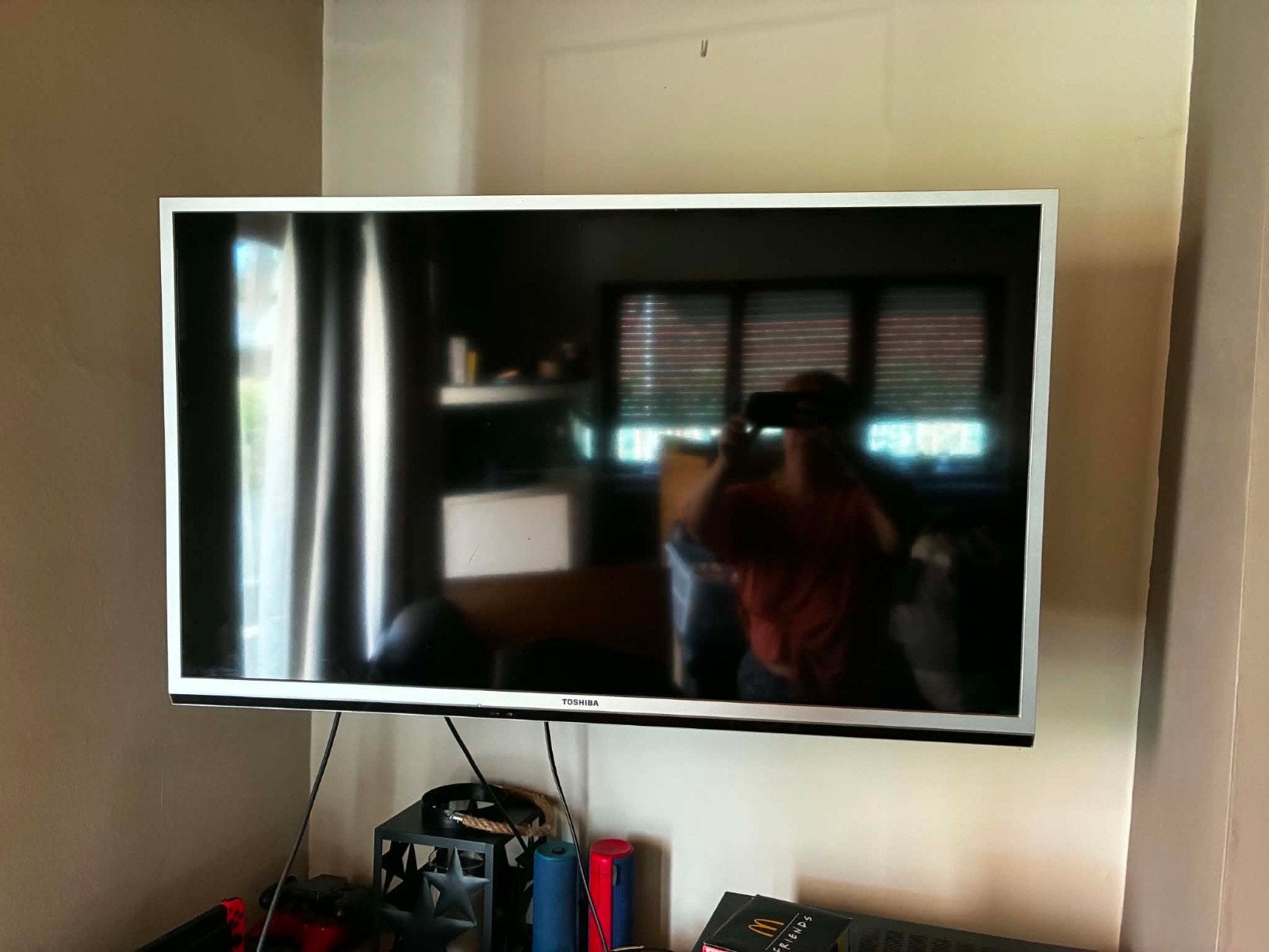 TV Toshiba avec pied de suspension 101 cms, Audio, Tv en Foto, Televisies, Toshiba