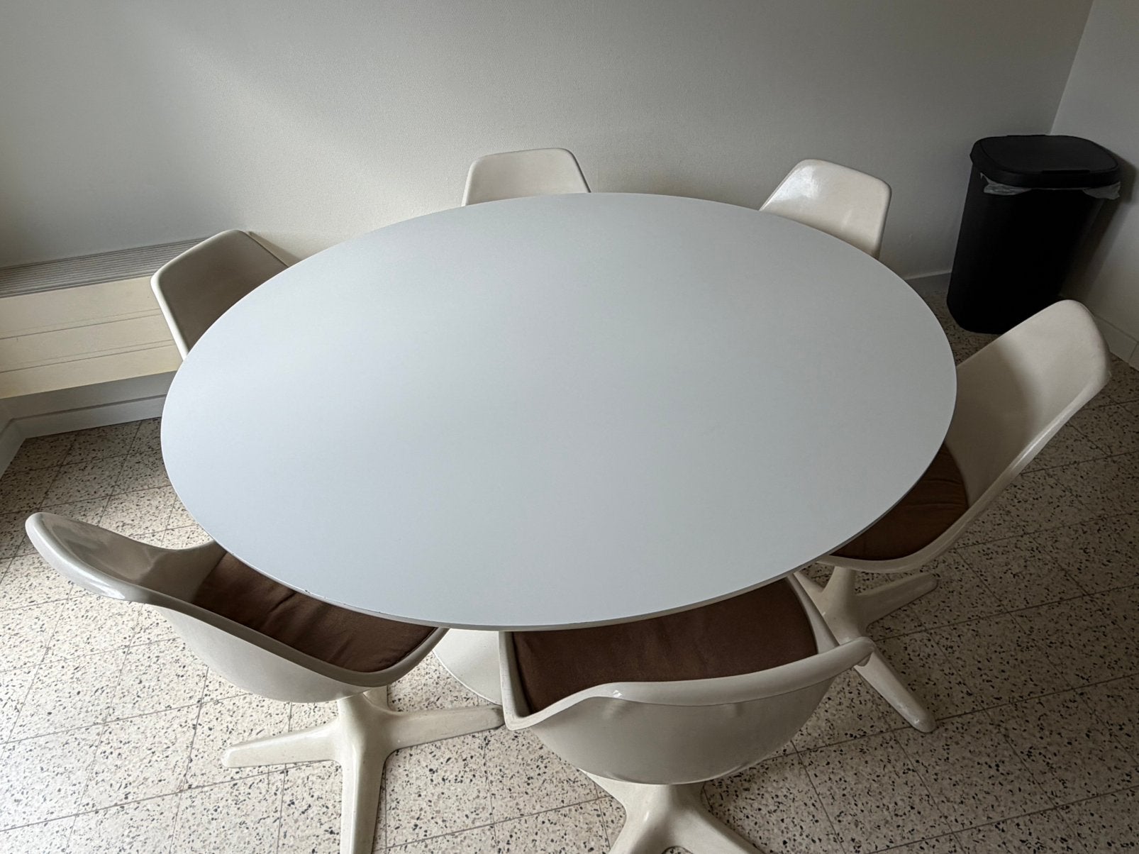 Originele Arkana Tulip eethoek, Huis en Inrichting, Tafels | Eettafels, Gebruikt, 100 tot 150 cm, Vijf personen of meer, Rond