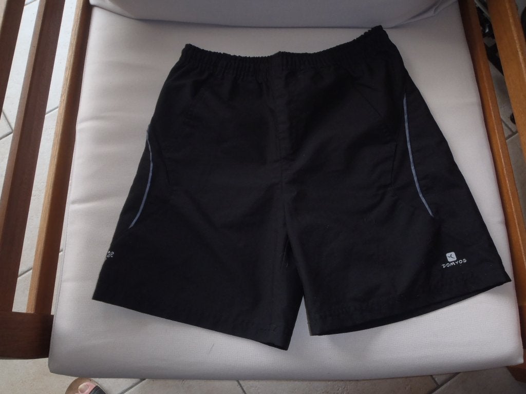 short noir taille 8 ans, Enfants & Bébés, Enlèvement ou Envoi, Comme neuf, Garçon, Autres types