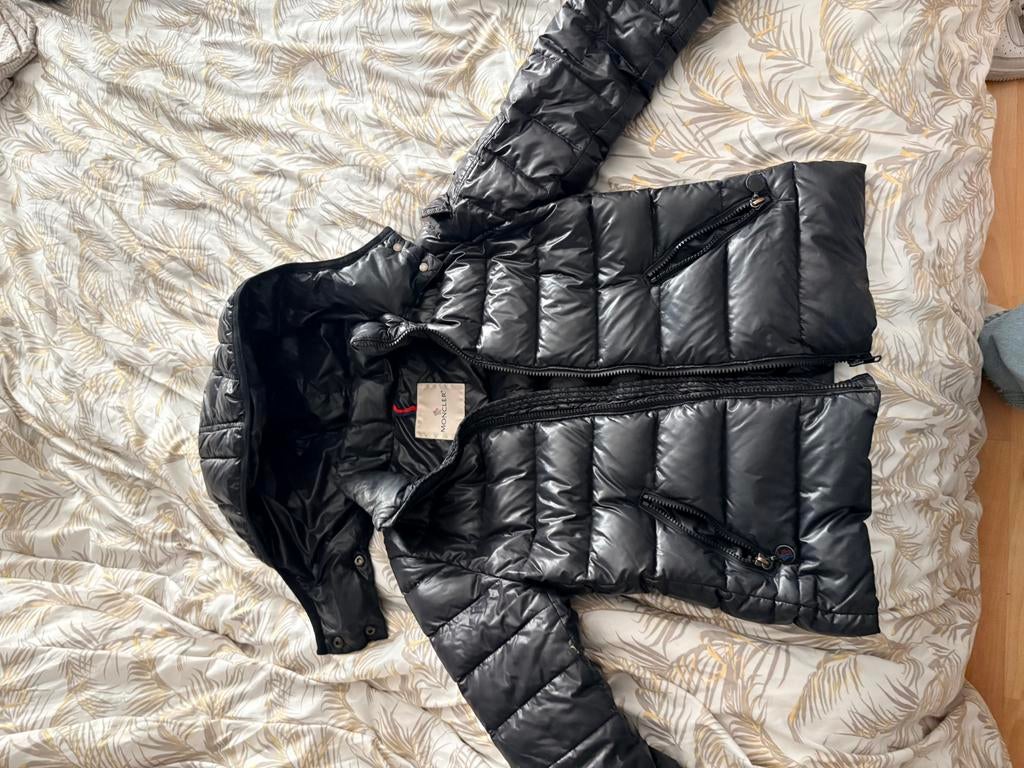 Moncler maya, Ophalen, Zo goed als nieuw, Maat 46 (S) of kleiner, Zwart