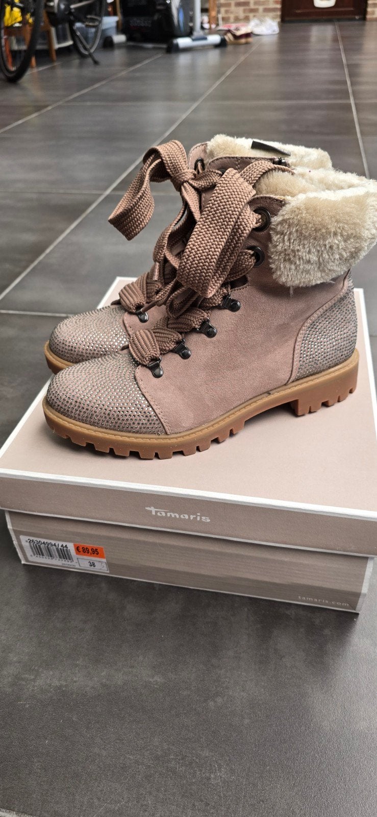Hippe warme damesschoen nieuw, Kleding | Dames, Tamaris, Nieuw, Wandelschoenen, Ophalen of Verzenden