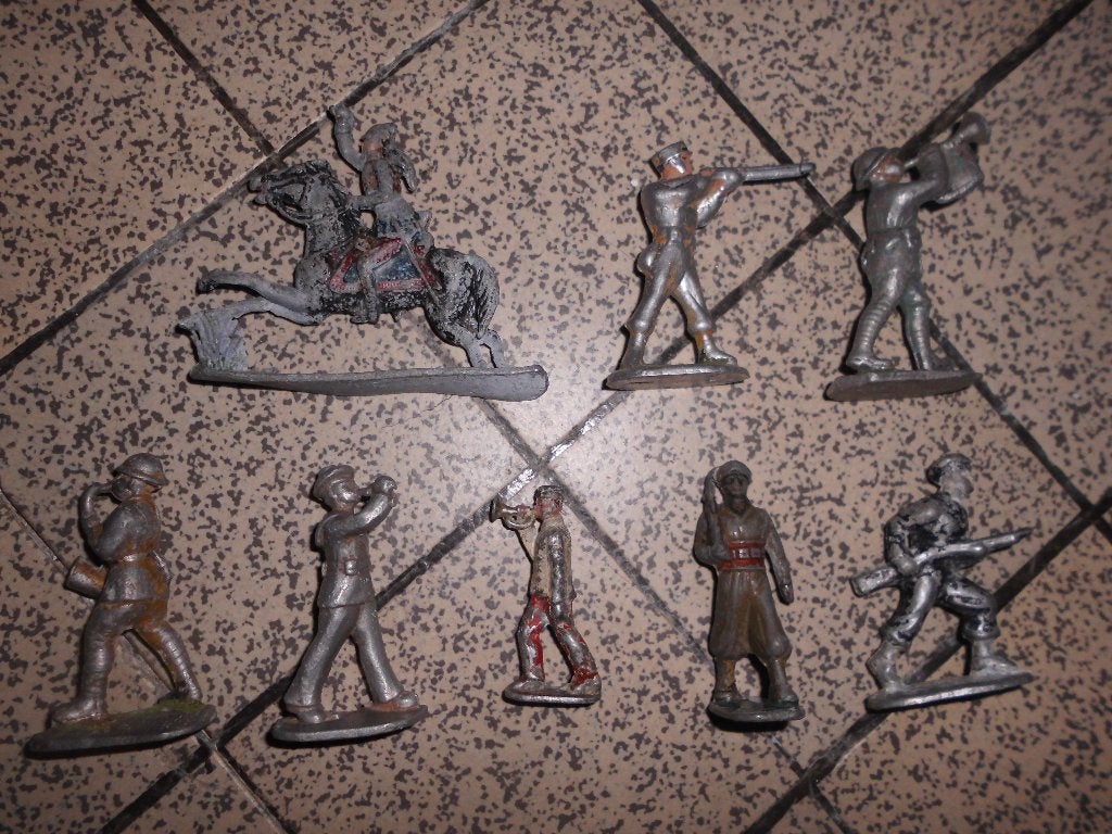 lot 8 anciens soldats en plomb, Collections, Statues & Figurines, Enlèvement ou Envoi