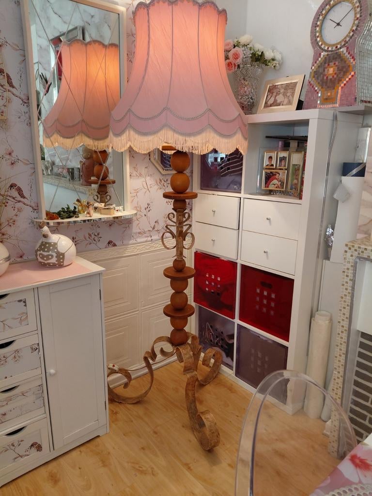 Très grande lampe abat jour sur pied
