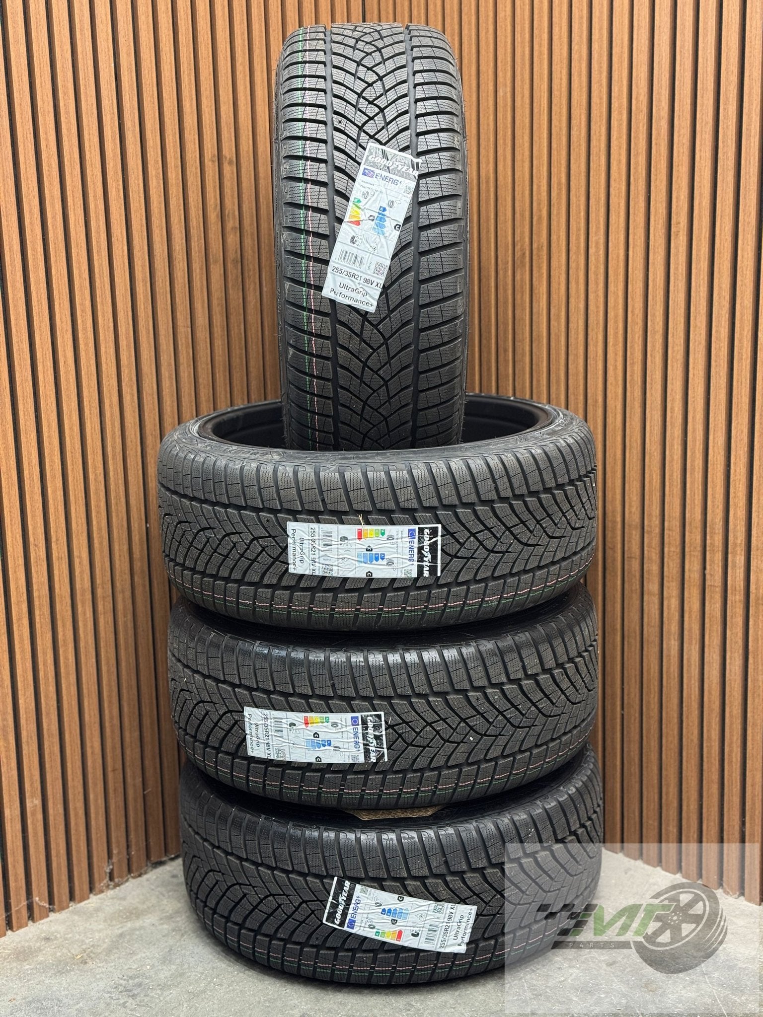 4x 255 35 21 inch Goodyear winterband 21" winter, Auto-onderdelen, Banden en Velgen, 255 mm, -, -, Nieuw