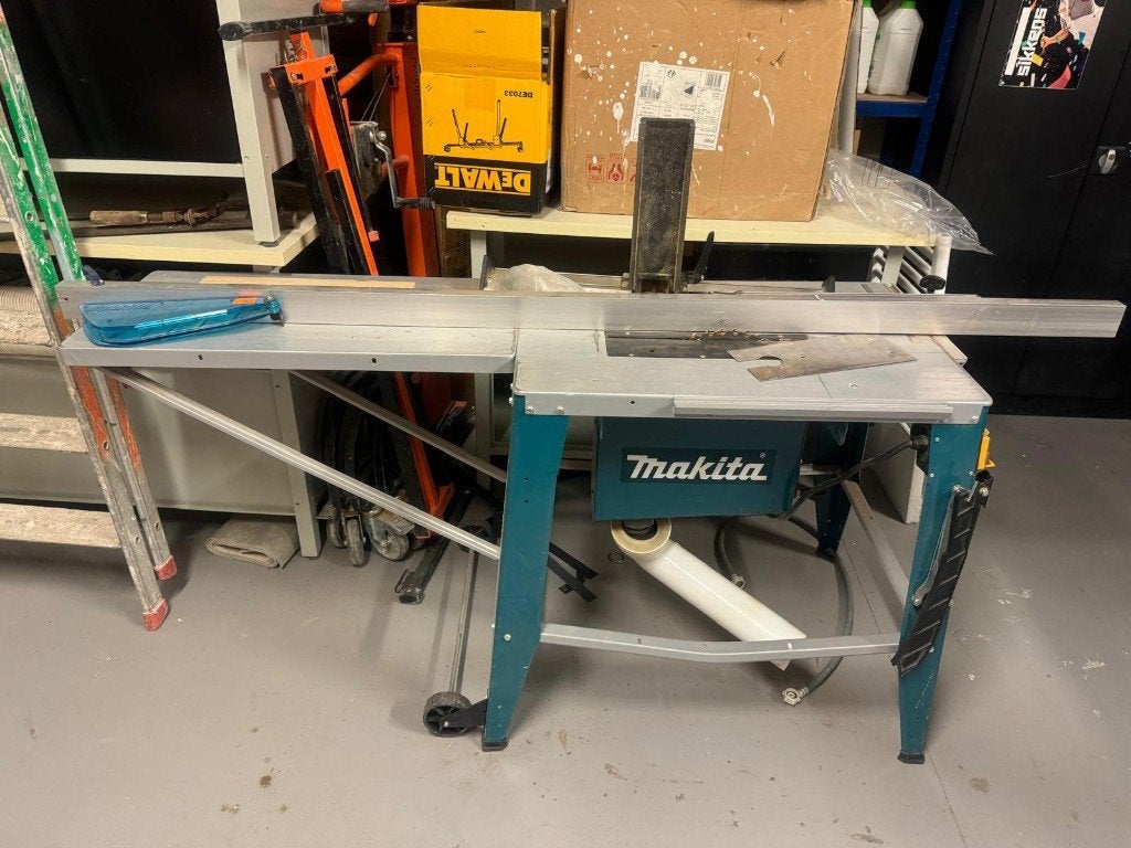 Scie circulaire sur table Makita 2712 – Très bon état, Bricolage & Construction, 1200 watts ou plus, Enlèvement, Scie circulaire