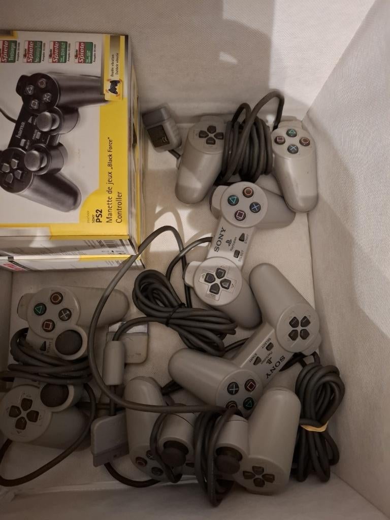 7x PS1 / PS2 controllers, Games en Spelcomputers, Spelcomputers | Sony Consoles | Accessoires, Info@retrogamed.be, RetroGamed