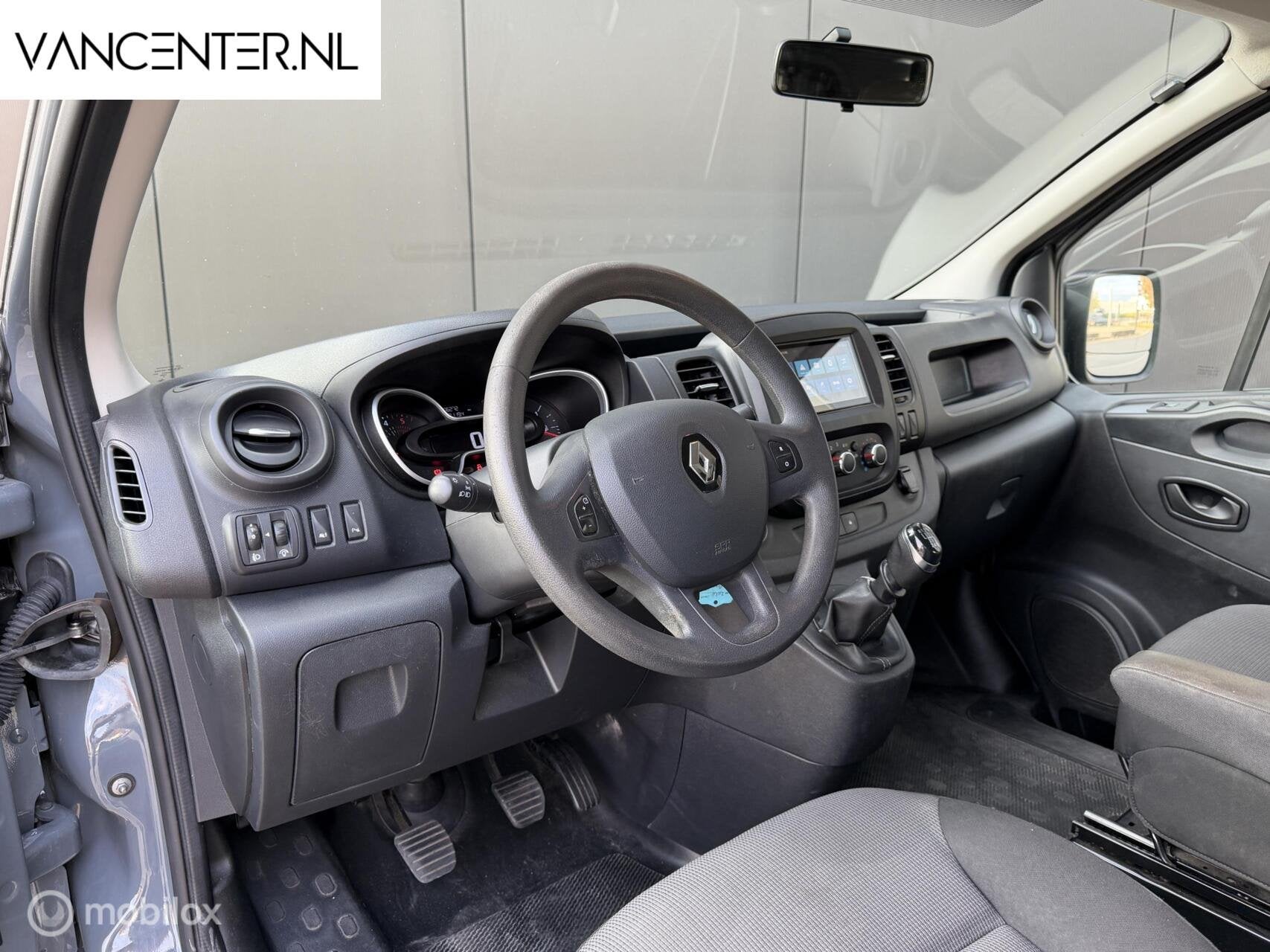 Renault Trafic DC 1.6 dCi 95PK Dubbele Cabine LED Trekhaak, Voorwielaandrijving, Stof, 4 cilinders, Bedrijf
