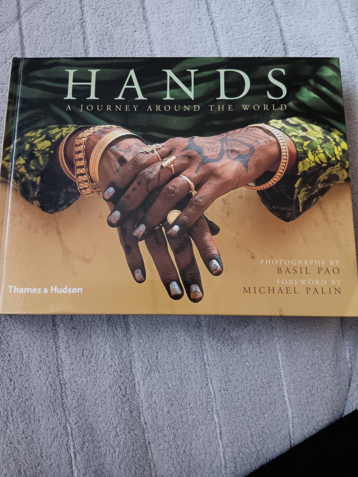 hands (a Journey around the world), Ophalen of Verzenden, Nieuw