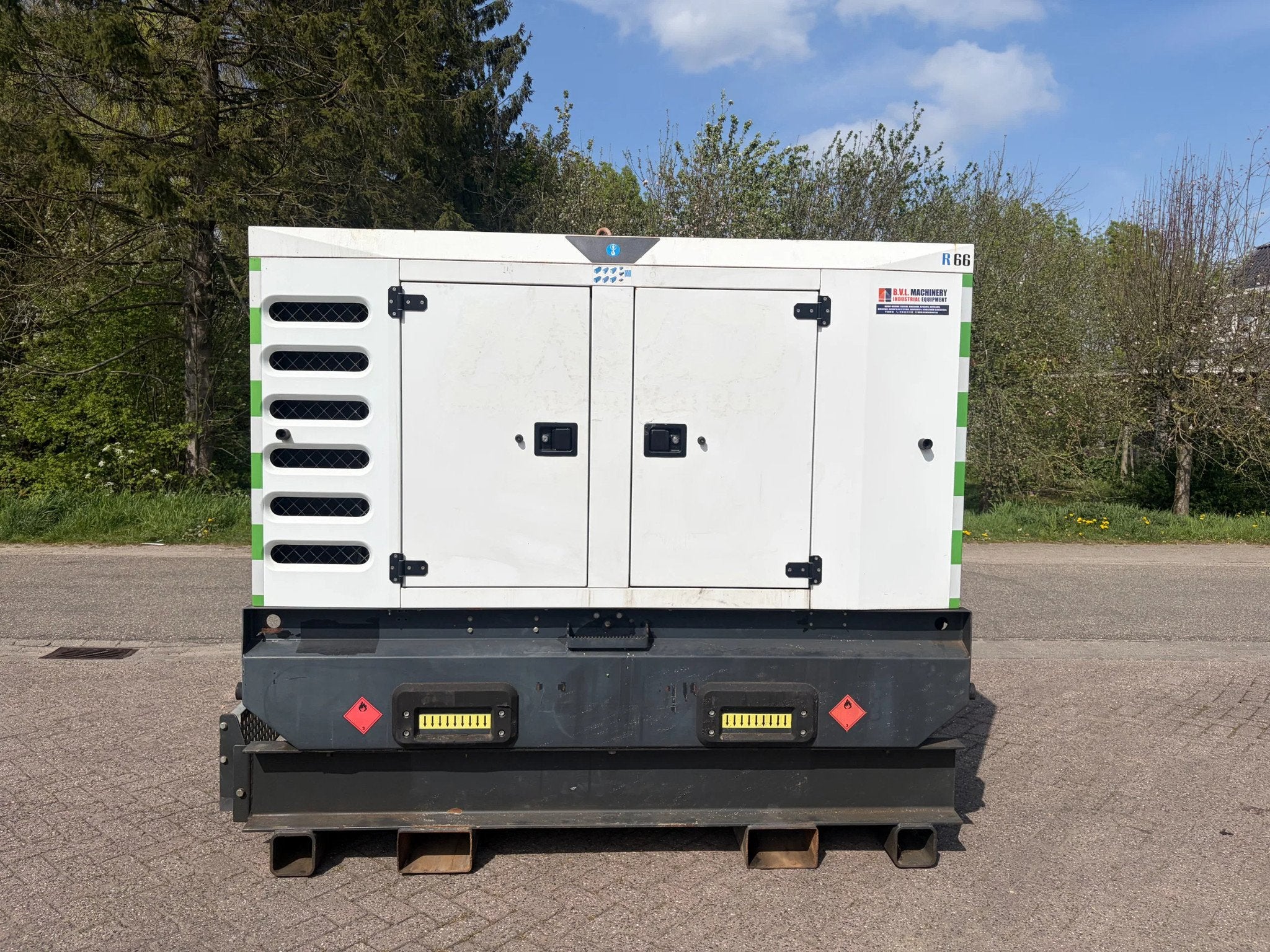 SDMO SDMO John Deere 4045 60 kVA Leroy Somer aggregaat XXL D, Articles professionnels, Machines & Construction | Générateurs