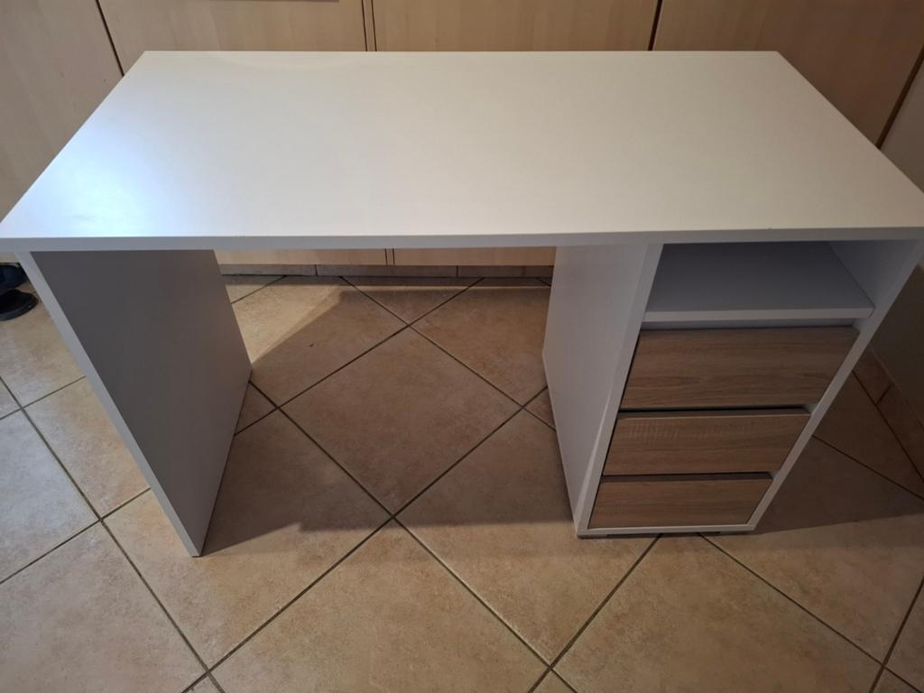 Bureau, Ophalen, Geel
