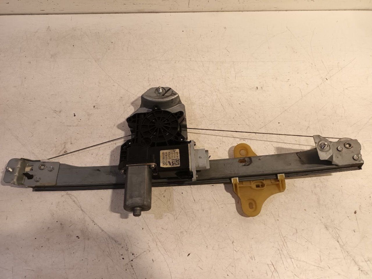 Raammechaniek elektrisch links voor Renault Clio, Onderdelen@venauto.nl, Van der Ven Autorecycling B.V., Gebruikt, Ettenseweg 76, 4706 PB Roosendaal, The Netherlands