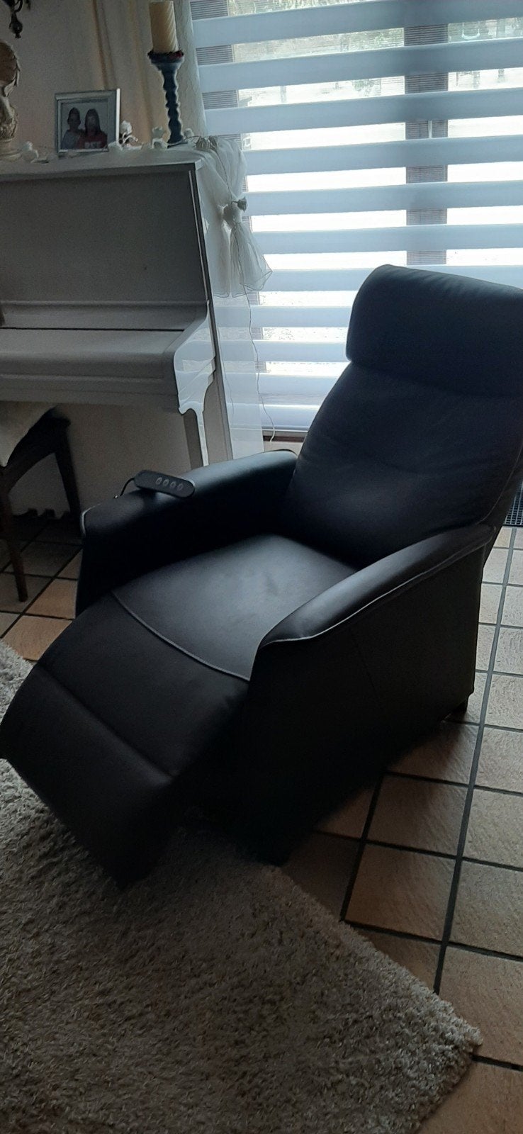 Te koop, lederen elektrische relax/sta op zetel z.g.a. nieuw, Ophalen