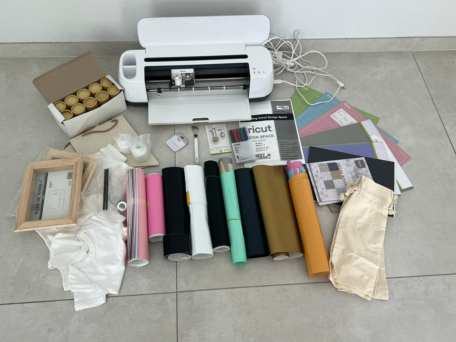 Cricut Maker 3 + groot creatief startpakket, Hobby en Vrije tijd, Knutselen, Goud, Ophalen of Verzenden, Zo goed als nieuw, Kunststof