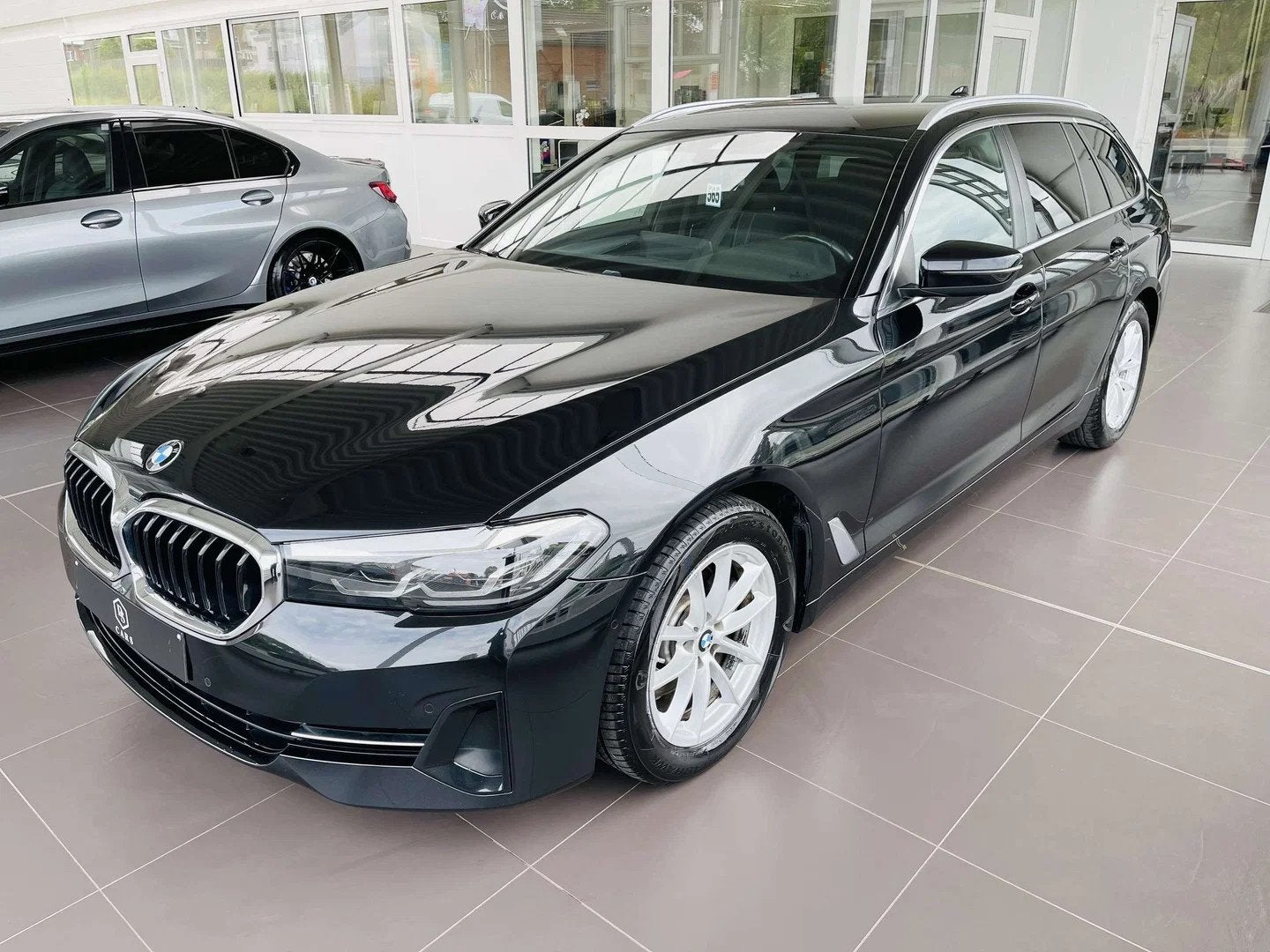 BMW 5 Serie 518 dA MHEV * GARANTIE + NEW LIFT + COCKPIT + LE, Auto's, 4 cilinders, Zwart, Leder, Bedrijf