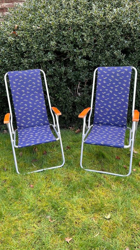 Retro kampeerstoelen met houten leuning 2 stuks, Ophalen, Gebruikt