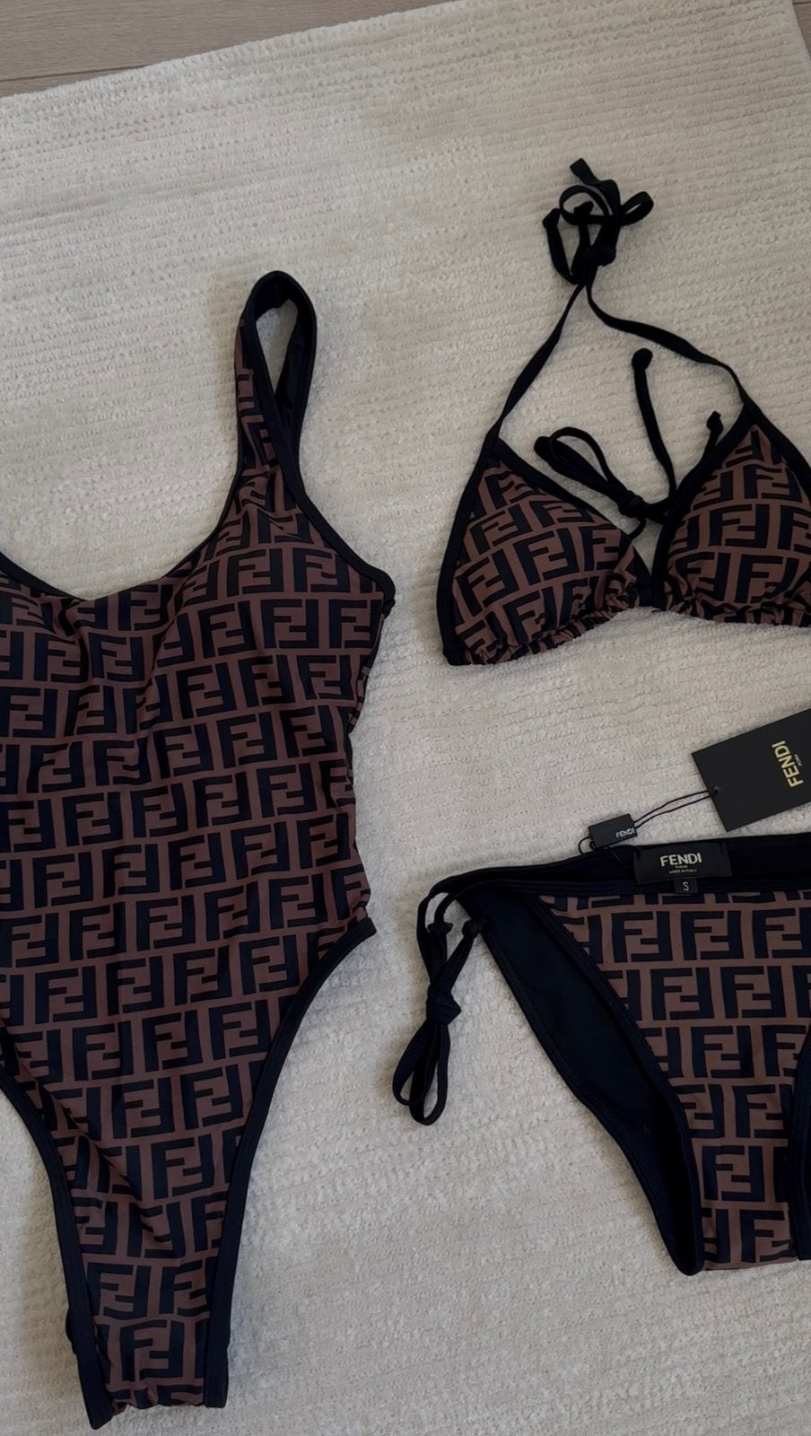 Maillot de bain / bikini Fendi taille S, Kleding | Dames, Badmode en Zwemkleding, Ophalen of Verzenden, Zo goed als nieuw, Badpak