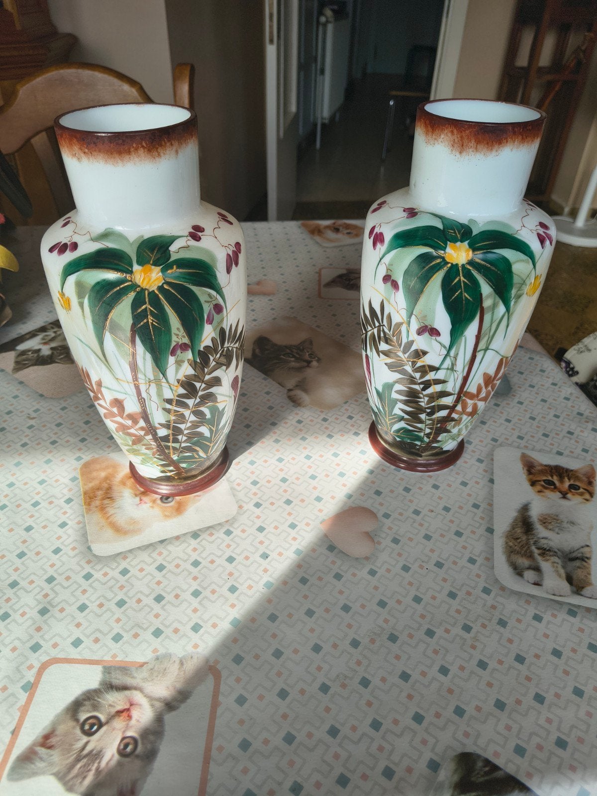 Vases en opaline, Enlèvement