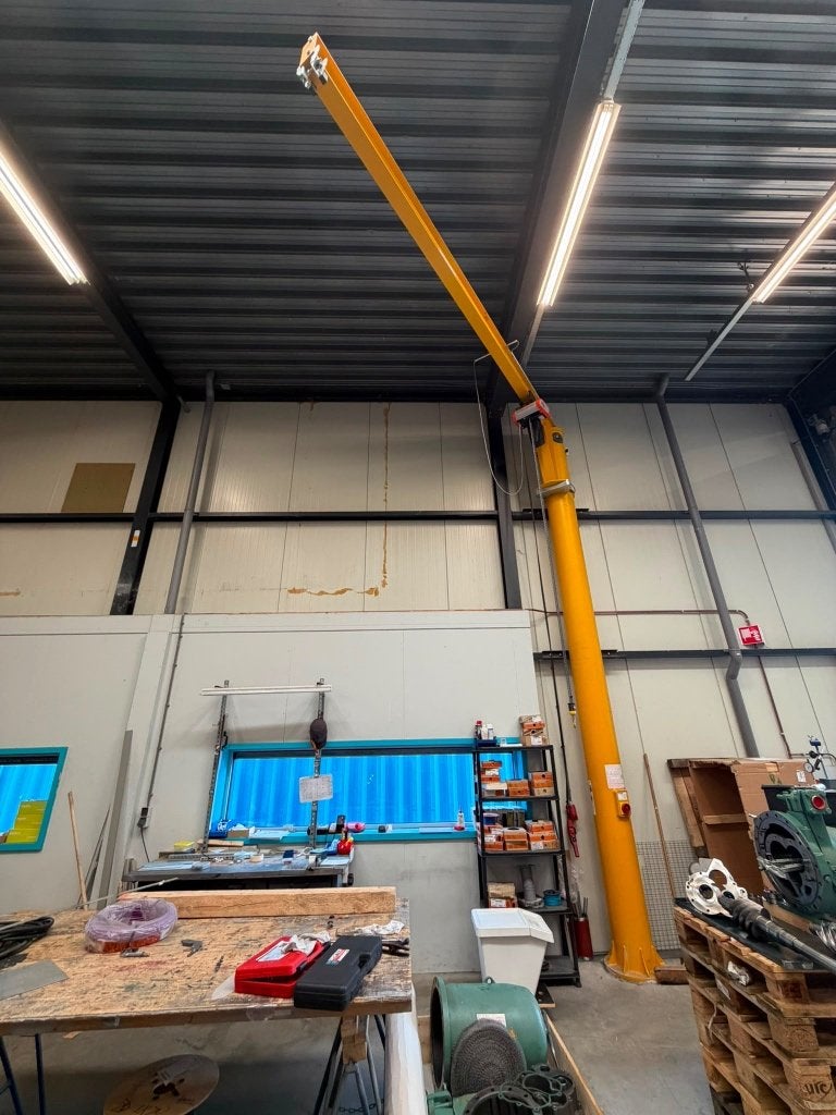 Kolomzwenkkraan 4.000 mm / 0,5 ton / Konecranes / 2018., Doe-het-zelf en Bouw, Ophalen, Gebruikt, Elektrisch
