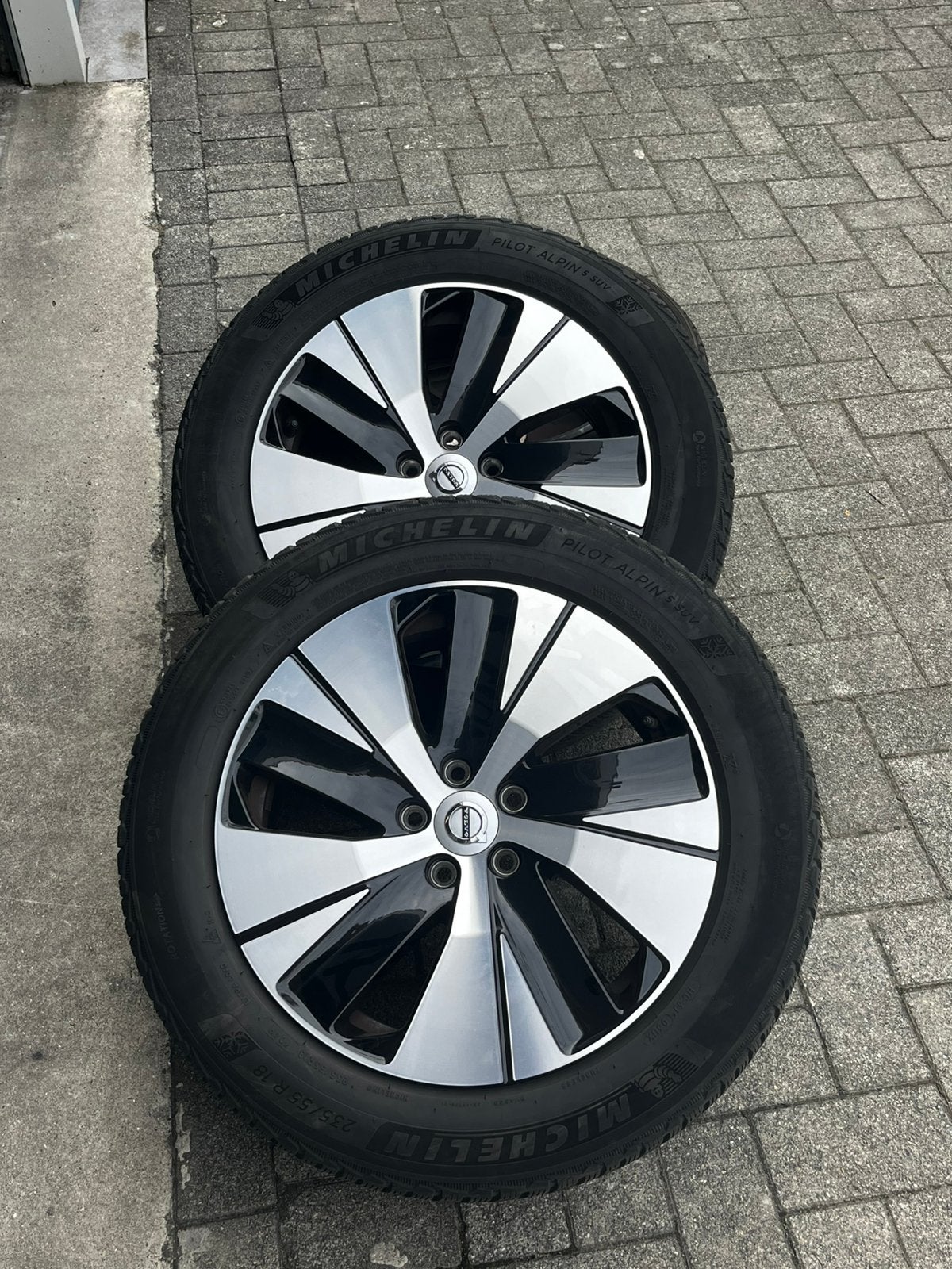 Volvo 18” winterset –Michelin Pilot Alpin 5 SUV – 235/55 R18, Autos : Pièces & Accessoires, Pneus & Jantes, Pneus hiver, Enlèvement