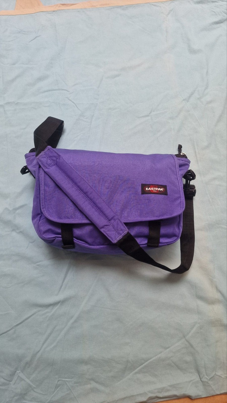 Eastpak USA tas — Messenger Bag — Paars — 30A garantie, Ophalen, Zo goed als nieuw, Paars, Schoudertas