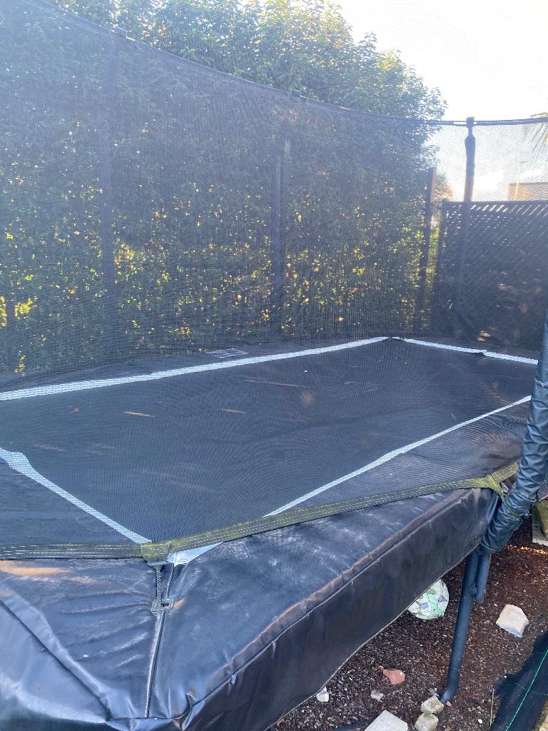 Trampoline Salta First Class 427 x 244, Enfants & Bébés, Jouets | Extérieur | Trampolines, Utilisé, Enlèvement