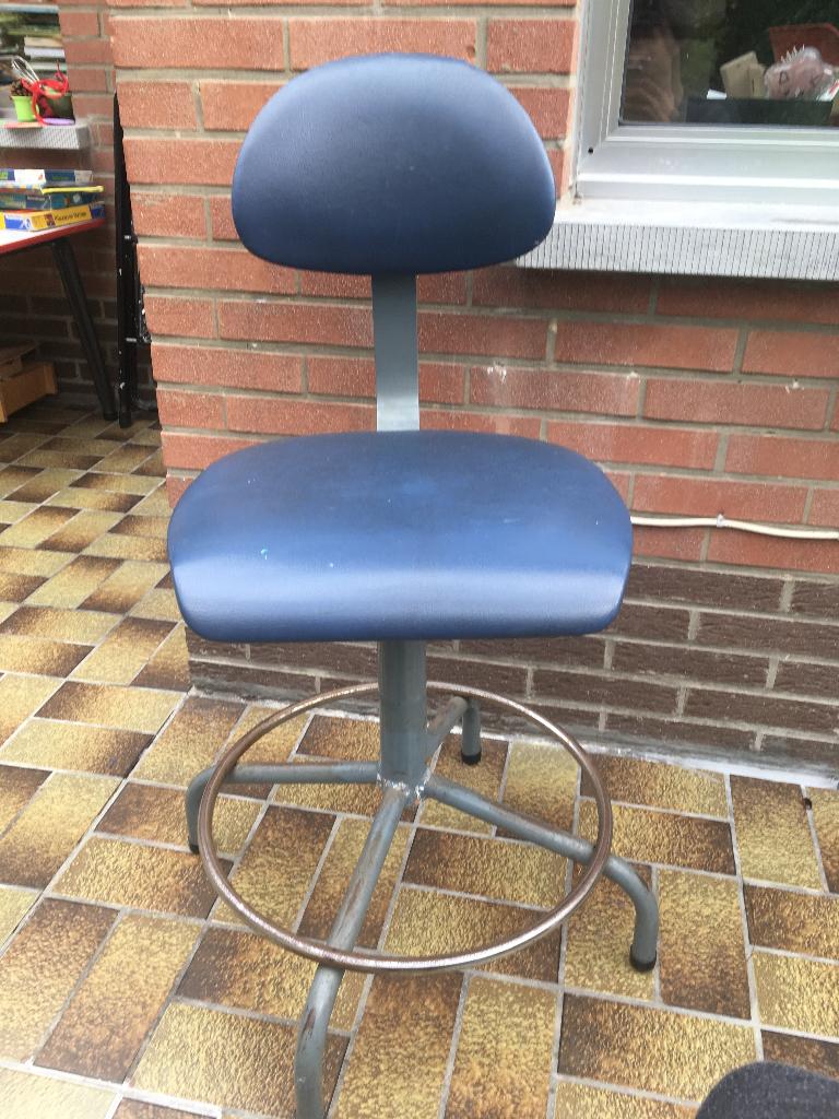 labo stoel laborant vintage design 10 euro!, Antiek en Kunst, Antiek | Meubels | Stoelen en Sofa's, Ophalen