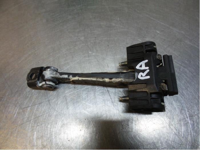 Butée 4portes arrière droite d'un Opel Zafira B (Zafira B, -, Opel, Utilisé, -