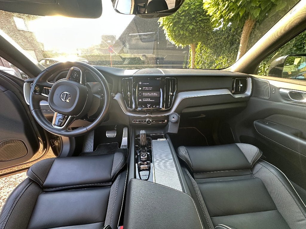 Volvo XC60 R-Design T6 Recharge Plug-in Hybride AWD, Auto's, Automaat, 42 g/km, Lederen bekleding, Leder en Stof