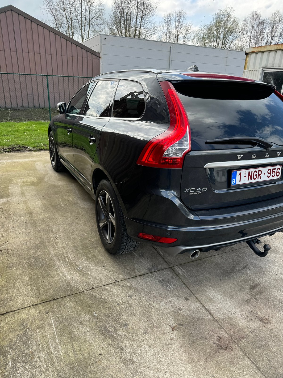 VOLVO XC60 R-design 2016, Auto's, Dealer onderhouden, 4 cilinders, 1969 cc, Blauw