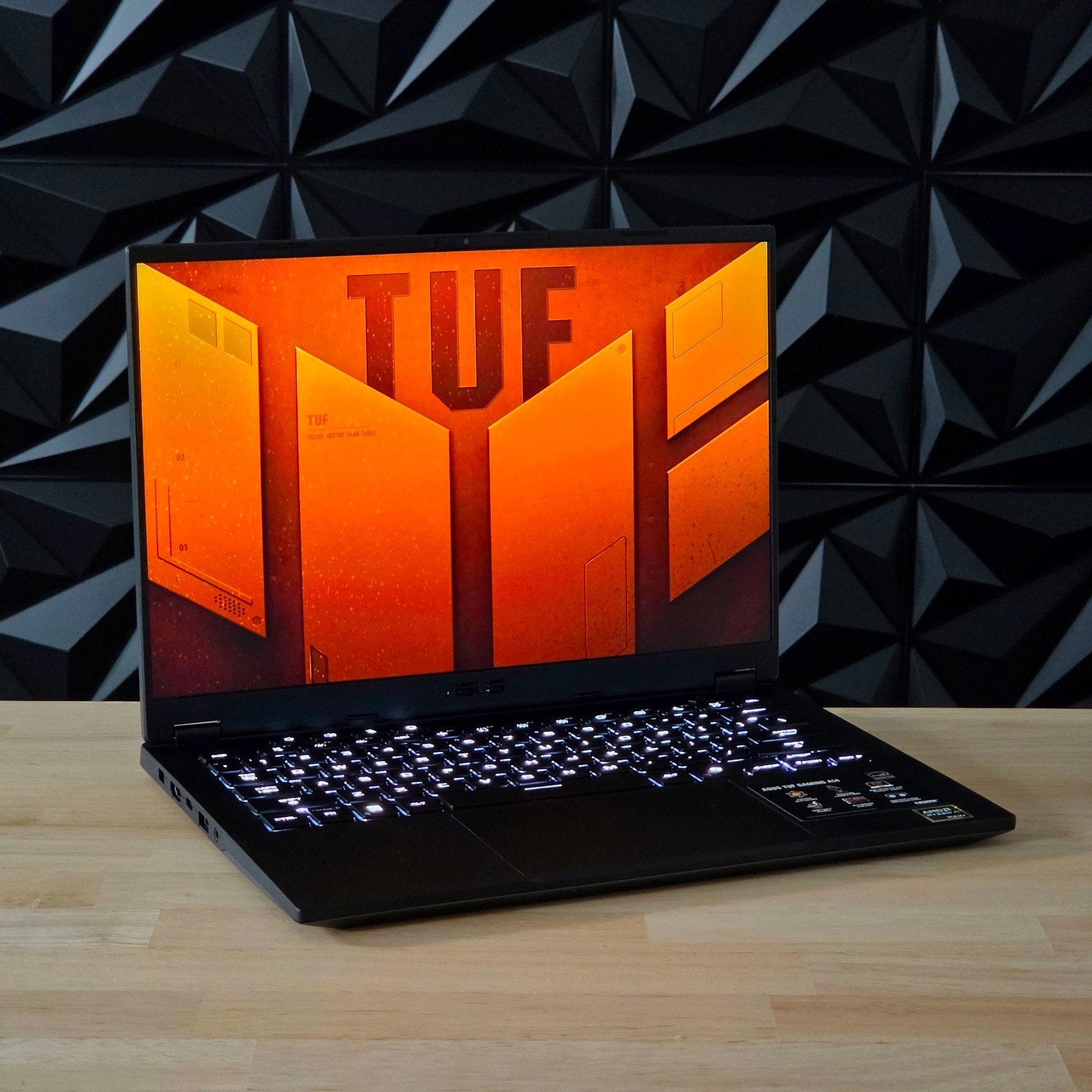 Asus TUF A14 (Ryzen Max+ 392 + 32GB RAM), Met videokaart, Nieuw, 14 inch, Ophalen of Verzenden