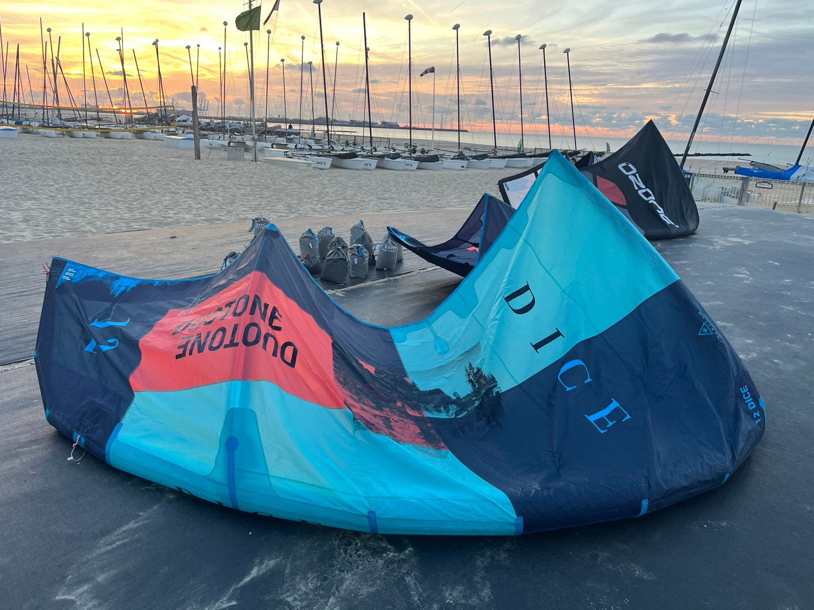 Duotone kiteset: duotone dice 12m + clickbar, Watersport en Boten, Gebruikt, Kitesurf-set, Geen board, Ophalen of Verzenden