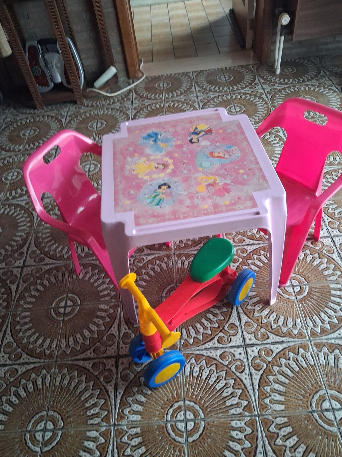 princessetafeltje met 2 stoeltjes roze, Kinderen en Baby's, Ophalen, Gebruikt