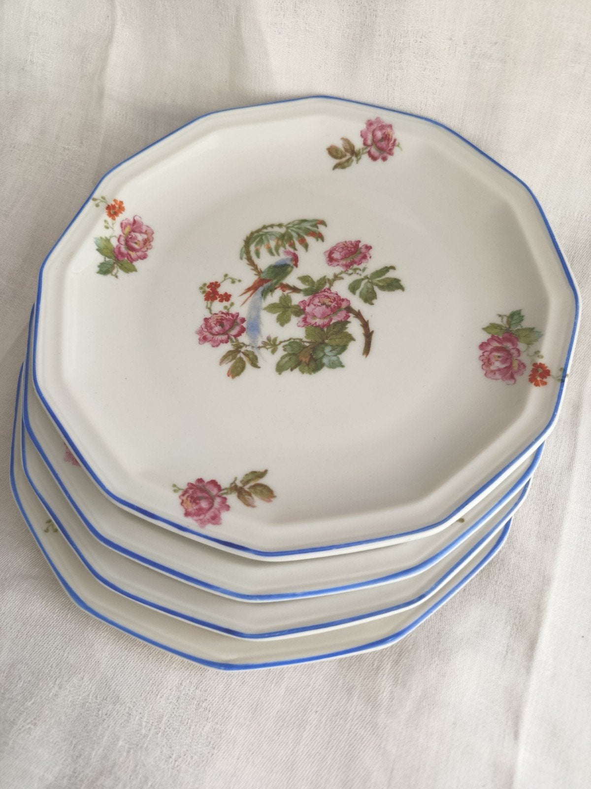 4 assiettes en porcelaine  18.5, Enlèvement