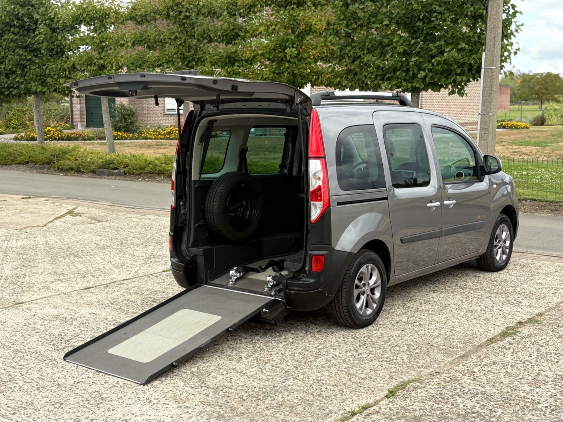 Renault Kangoo 1.2benzine Rolstoel Invalide TPMR, Autos, 1197 cm³, Achat, 82 kW, Entreprise