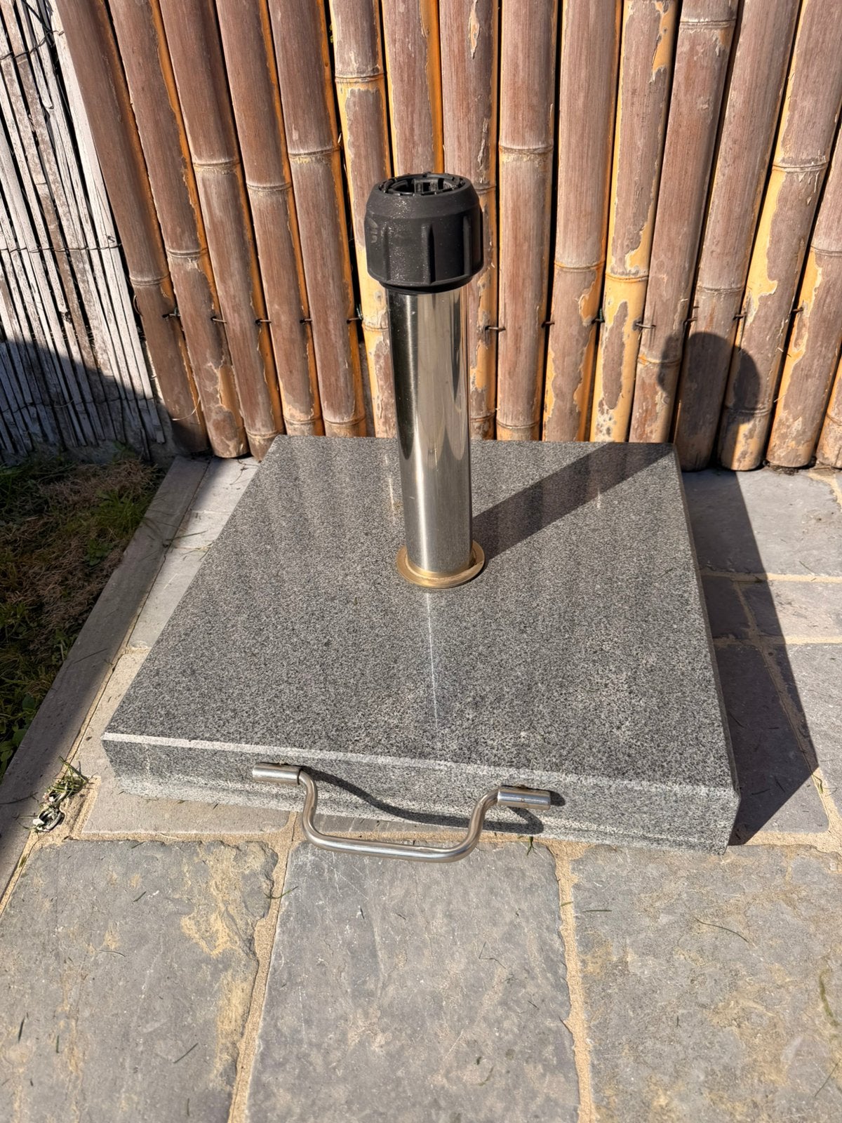 Parasolvoet in natuursteen met wieltjes, Ophalen, Gebruikt, Parasolvoet