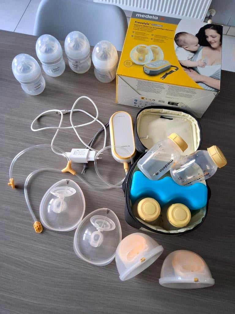 Medela freestyle handsfree dubbele afkolfset met extra's, Kinderen en Baby's, Ophalen, Zo goed als nieuw, Borstkolf