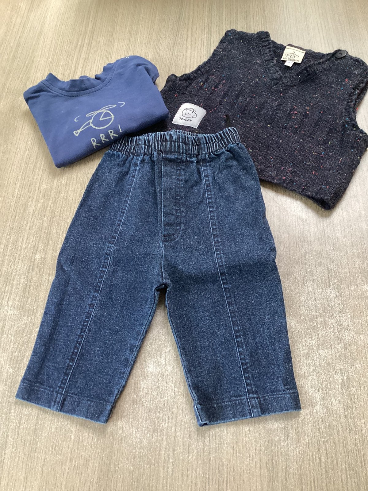 Set ‘Eerste kleertjes’ jeans, T-shirt en debardeur (maat 62), Ophalen, Gebruikt, Jongetje, Setje
