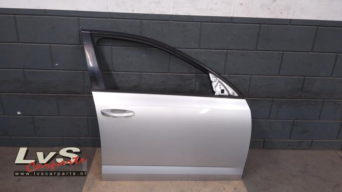Portière 4portes avant droite d'un Skoda Octavia (LA7W), -, 3 mois de garantie, Utilisé, Skoda