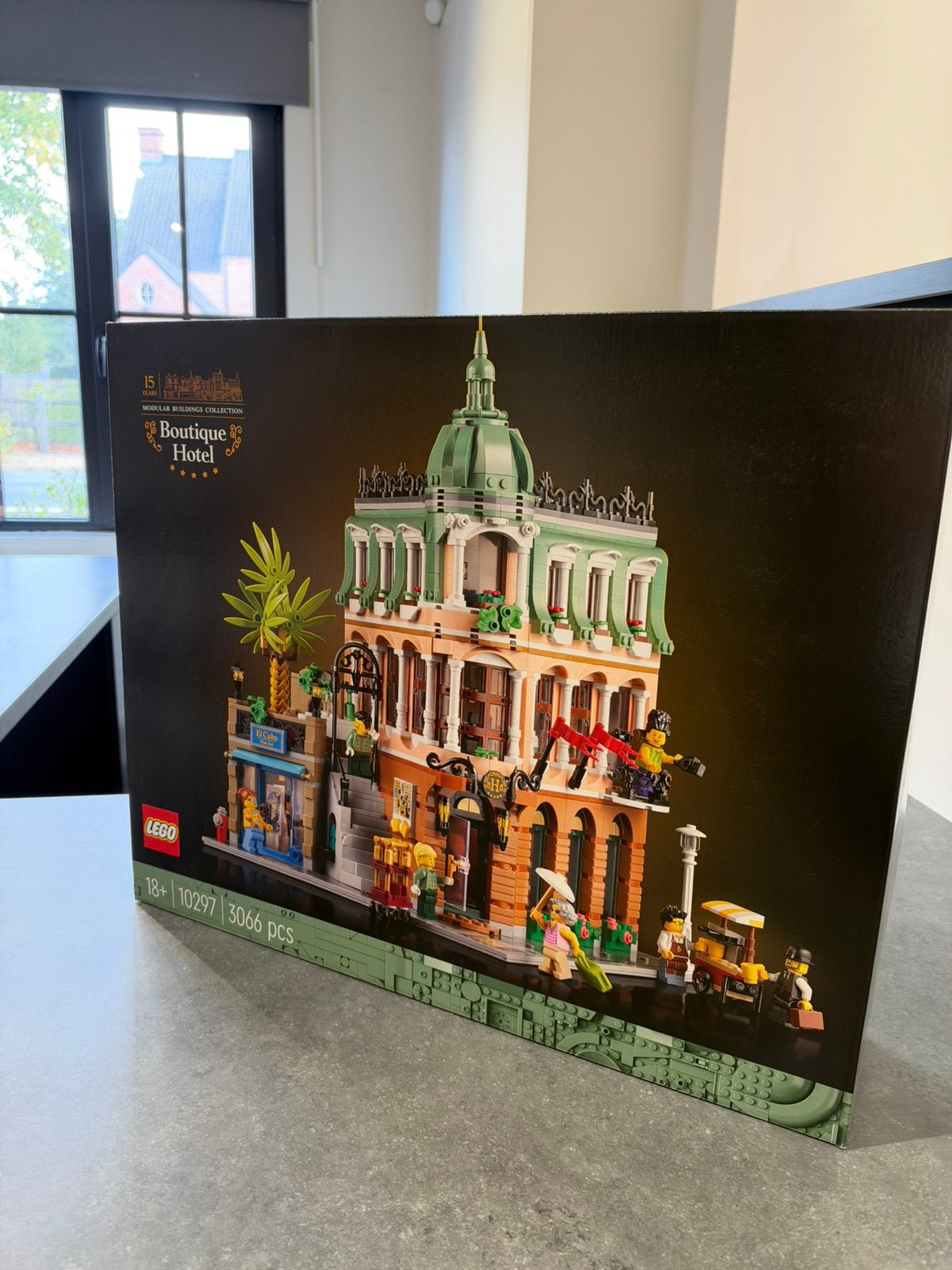 Nieuw lego Boutique hotel 10297, Enlèvement ou Envoi, Lego, Ensemble complet, Comme neuf