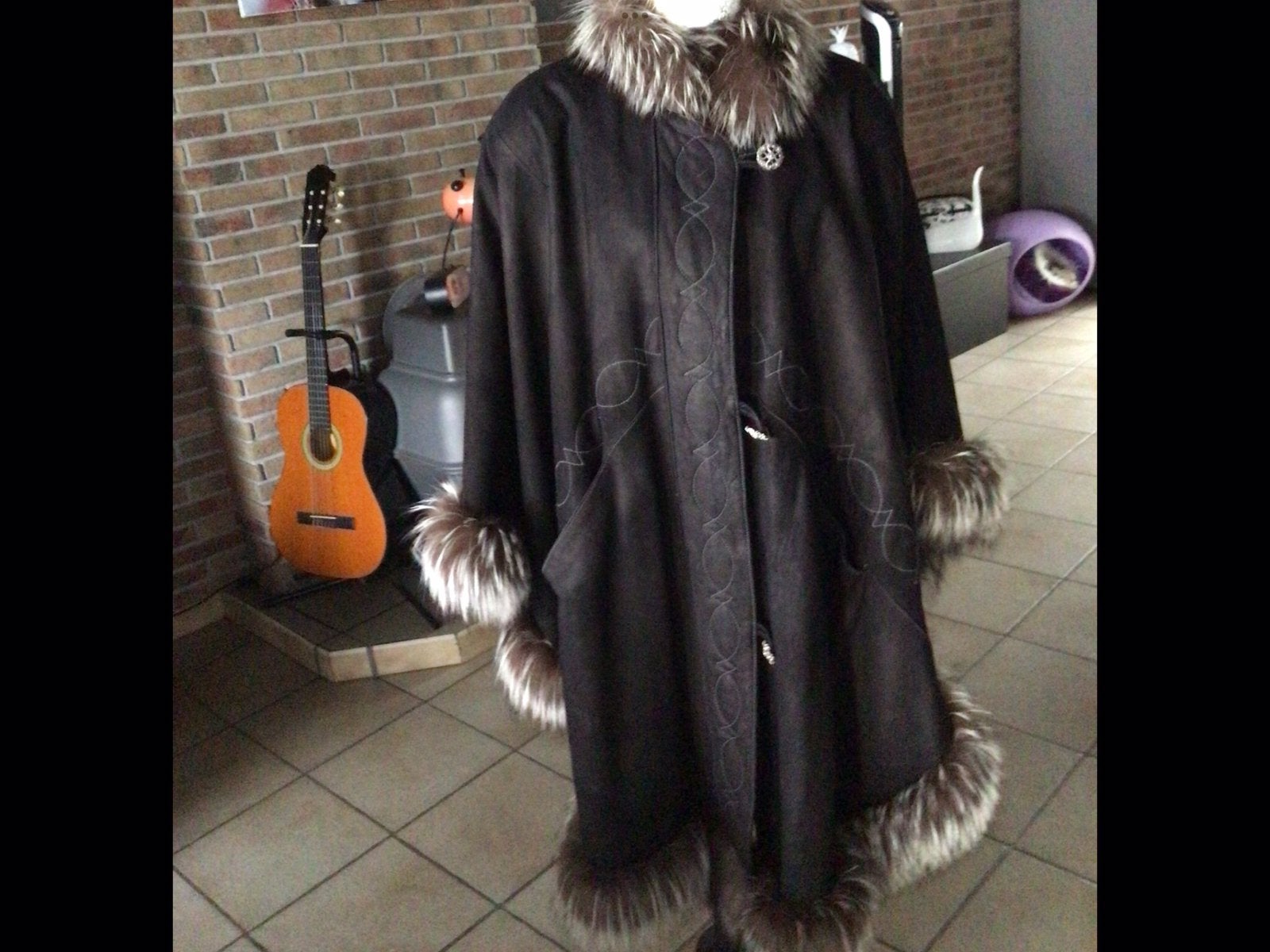 Suede cape met bont prijs 50€, Kleding | Dames, Ophalen of Verzenden, Zo goed als nieuw