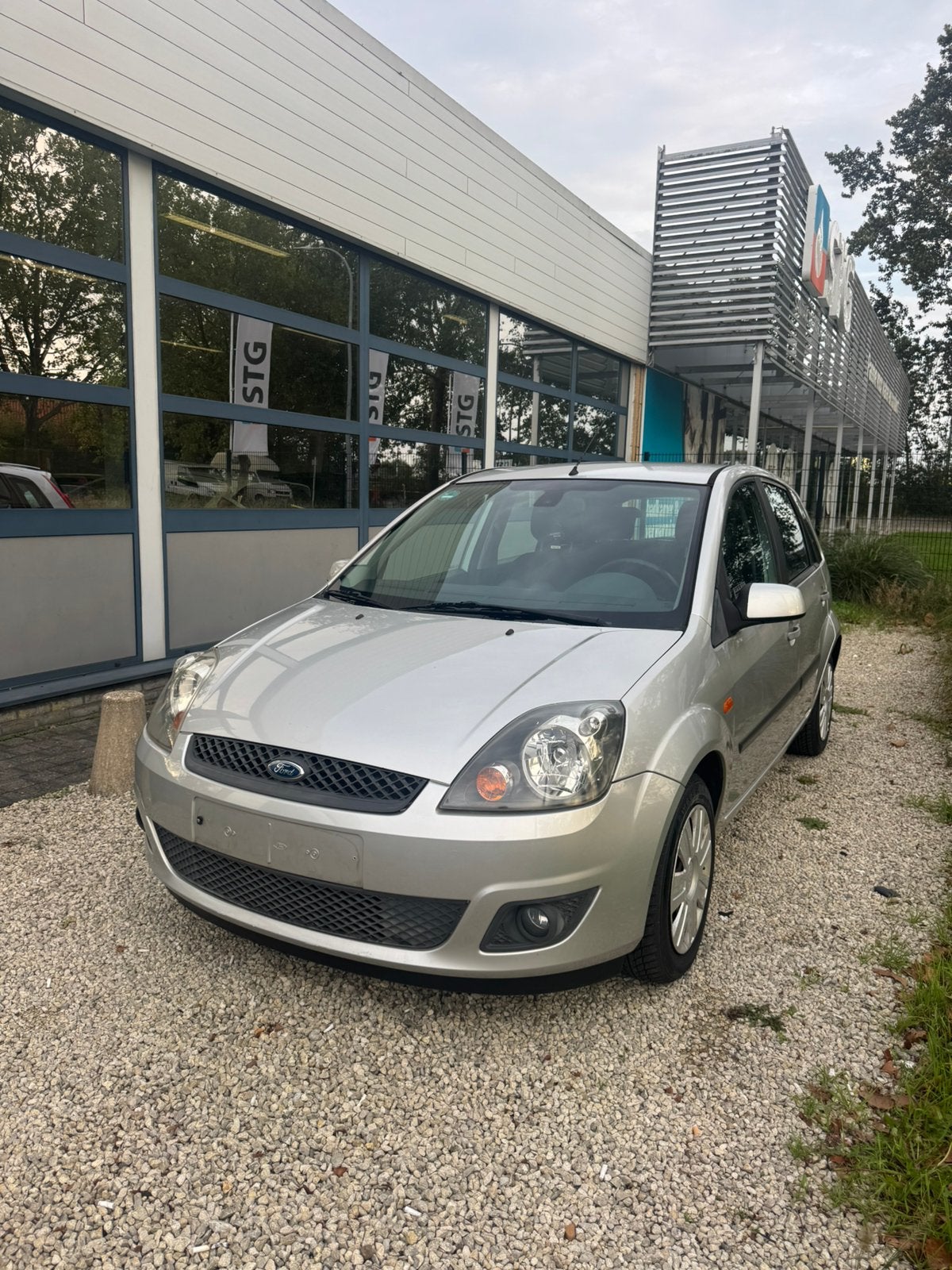 Ford fiesta benzine met keuring verkoop en garantie, Argent ou Gris, Achat, 50 kW, Entreprise