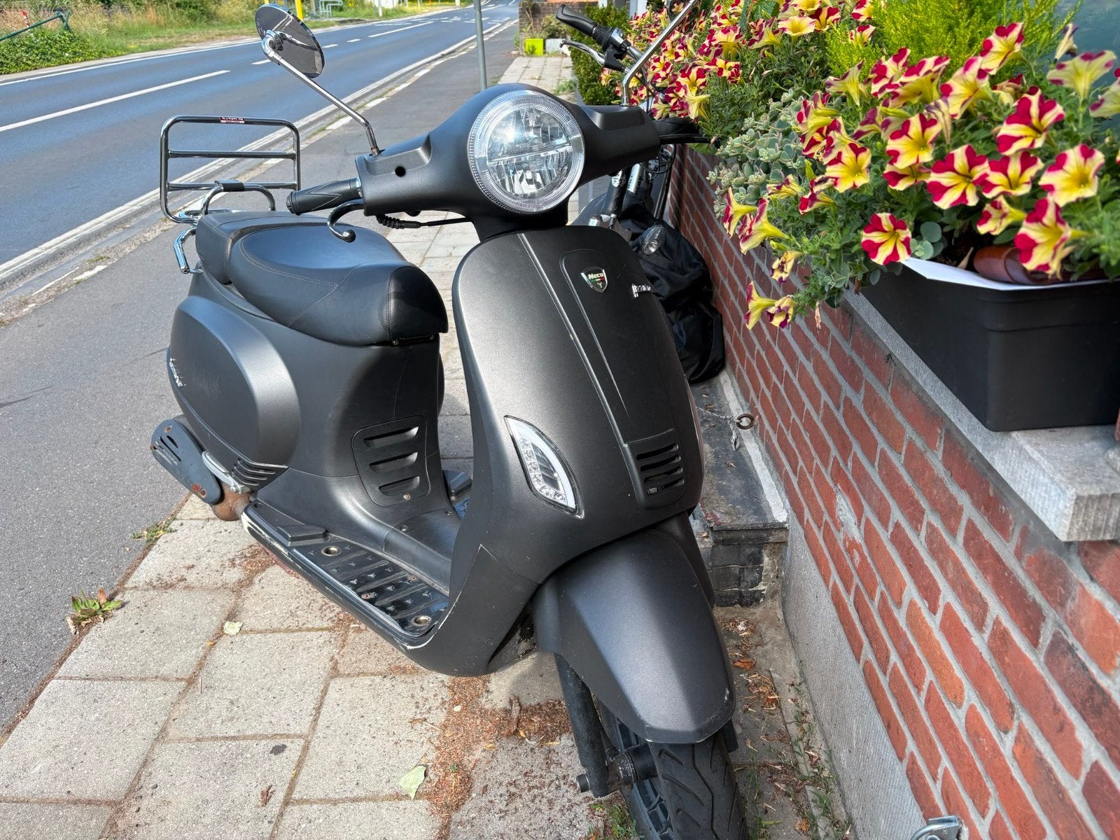 Neko scooter 25 cc 2024 8200 km, Ophalen