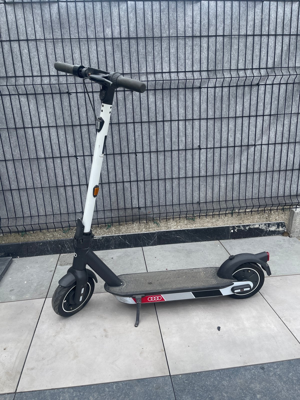 Audi elektrische scooter, Fietsen en Brommers, Ophalen of Verzenden, Gebruikt