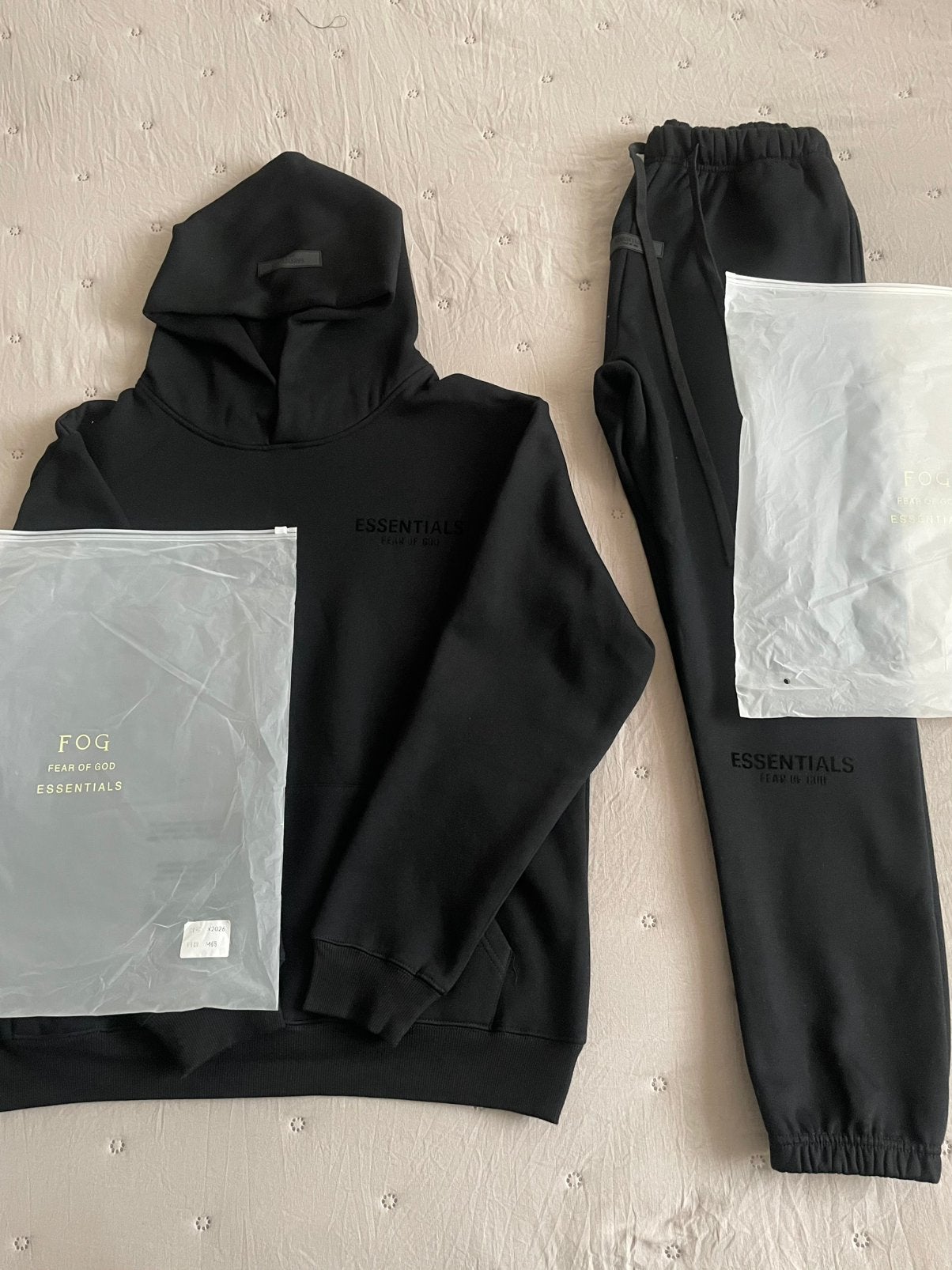 Fear of God Essentials Tracksuit Hoodie+Joggingbroek Zwart M, Kleding | Heren, Ophalen of Verzenden, Nieuw, Maat 48/50 (M)
