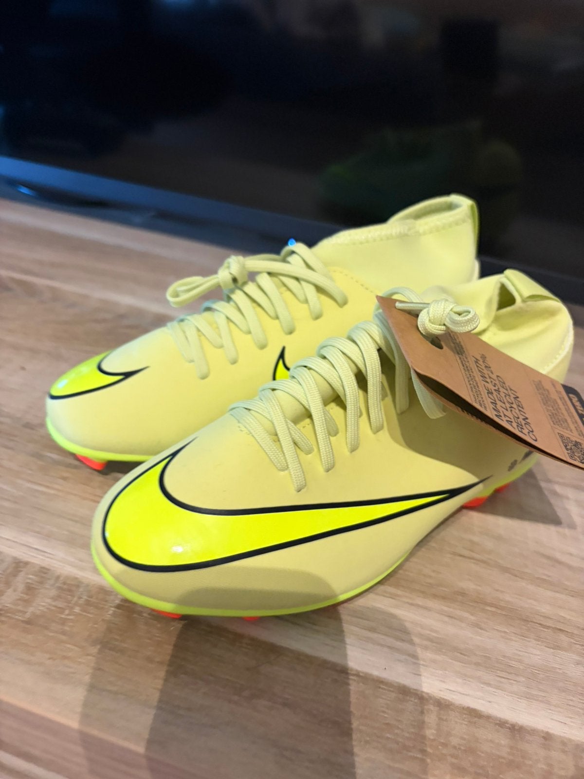Voetbal schoenen maat 34, Sport en Fitness, Ophalen of Verzenden, Zo goed als nieuw, Schoenen